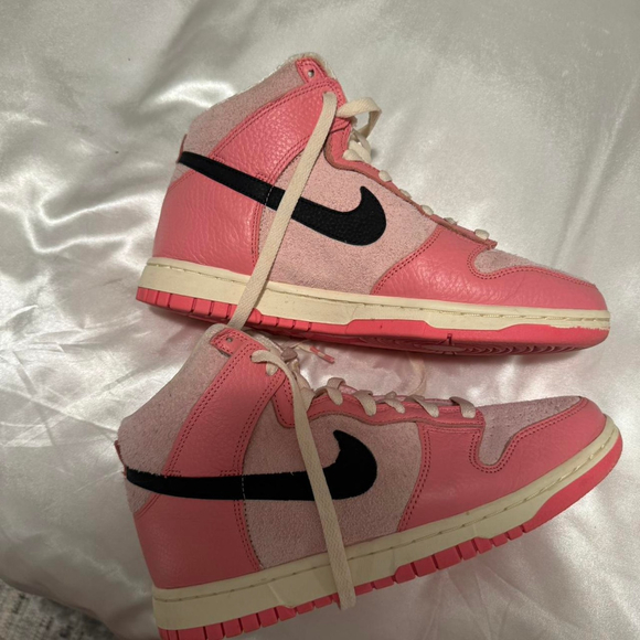 womens size 9 pink high nike dunks in great condition, hardly worn - Picture 4 of 7